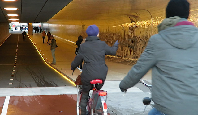 Amsterdam_Central_Station_Tunnel_rbancycling_3