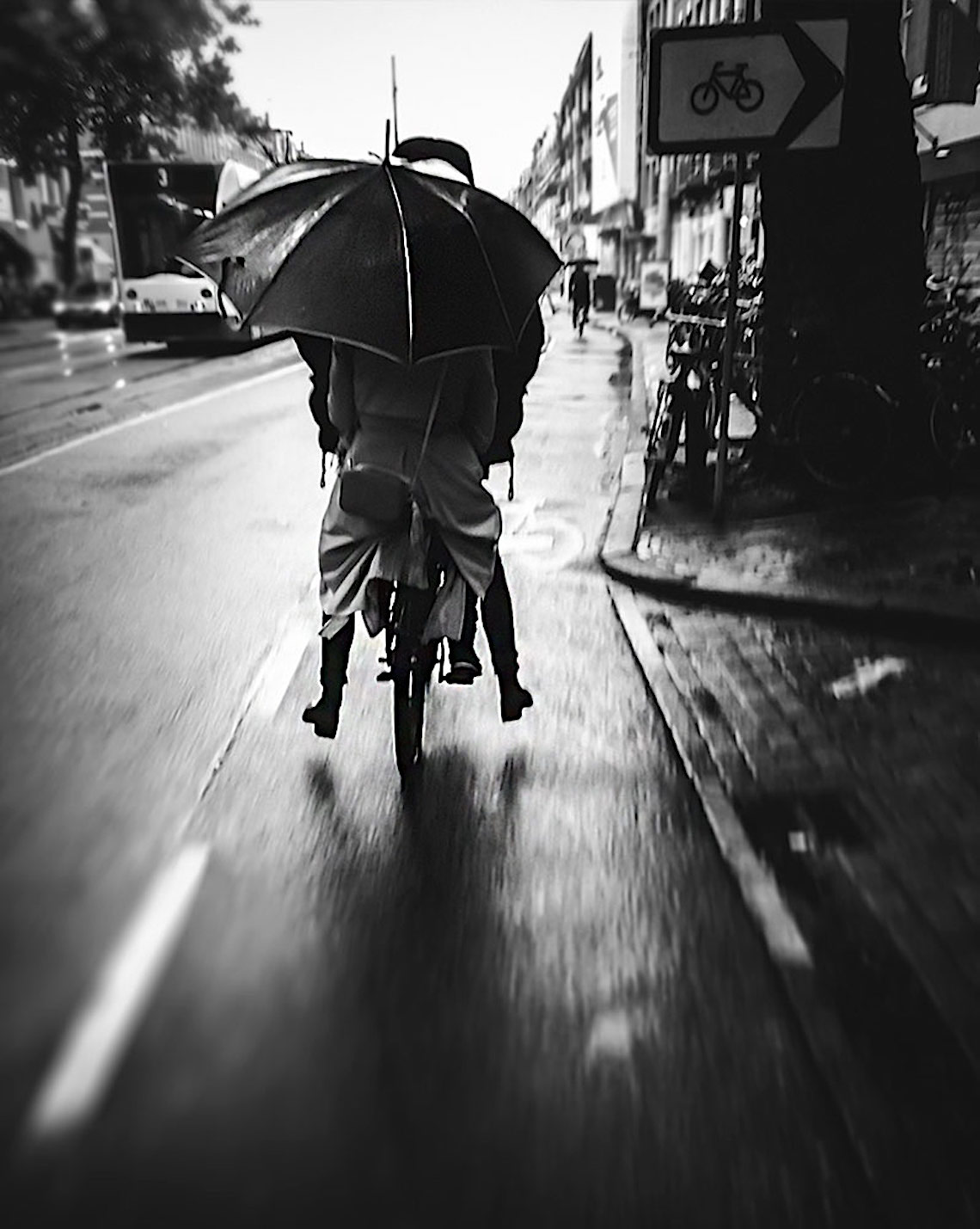 The Rear View Wheel mobile_photography_rollingspoke_4
