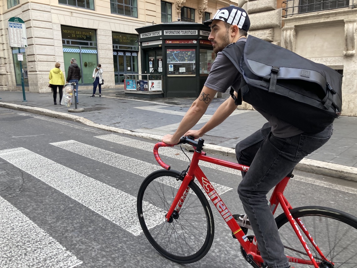 Chrome in Rome Citizen_Messenger_Bag_urbancycling_it_13
