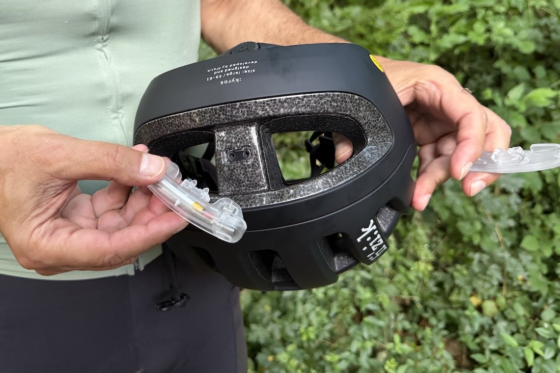 Fizik_Kyros_bike _helmet_urbancycling_it_10