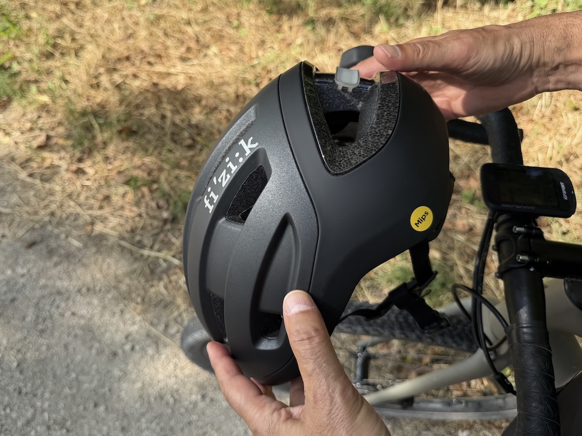 Fizik_Kyros_bike _helmet_urbancycling_it_7