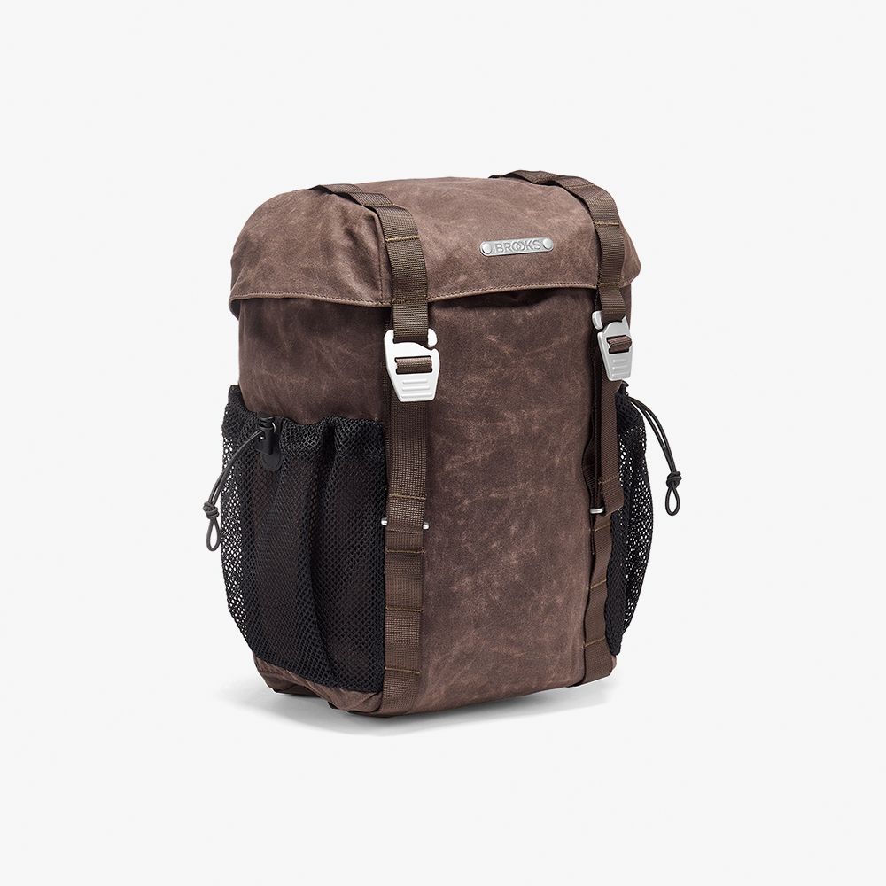 Brooks_Travelling_Bags_Half Haul